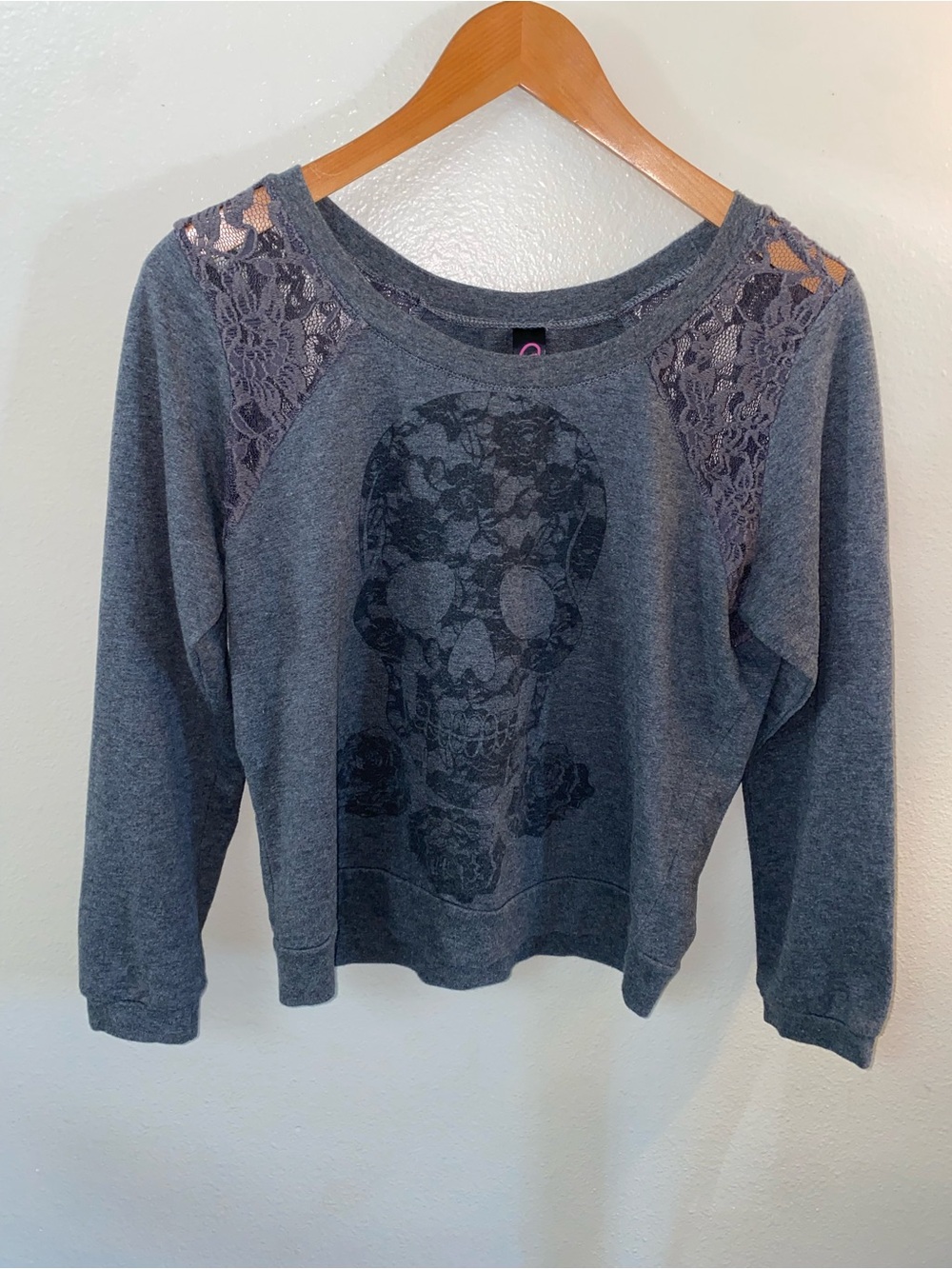 Hostility Grey Lace Skull Graphic Raglan Sweatshirt Sheer Shoulder Panel Size L